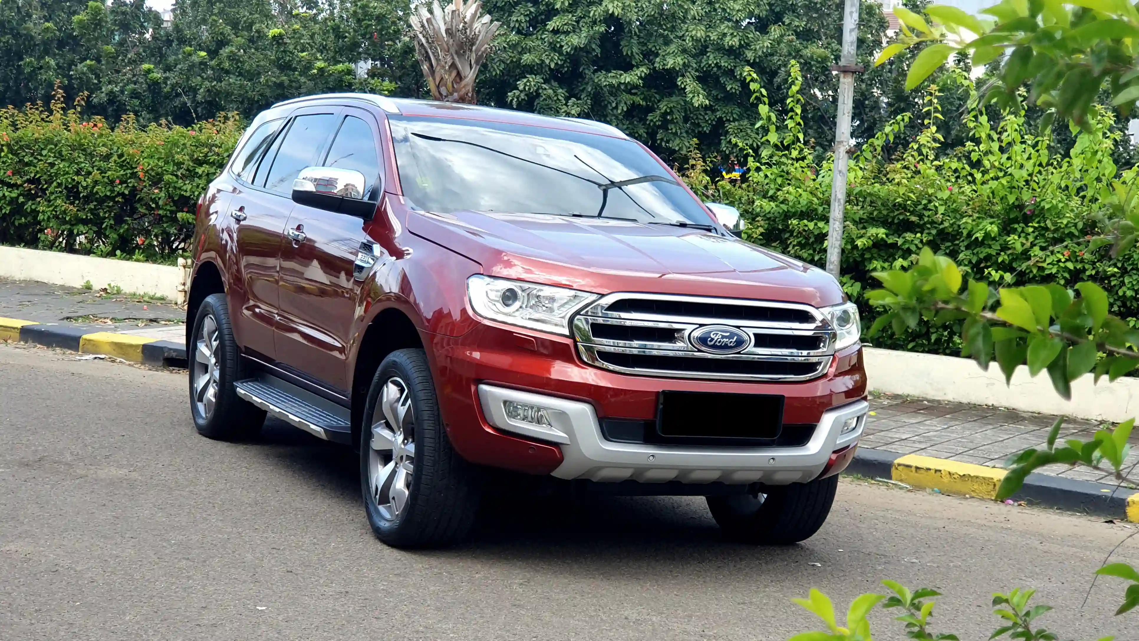 https://belanjamobil.co.id/detail-mobil/1750-ford-everest-22-diesel-titanium-sunroof-merah-2015
