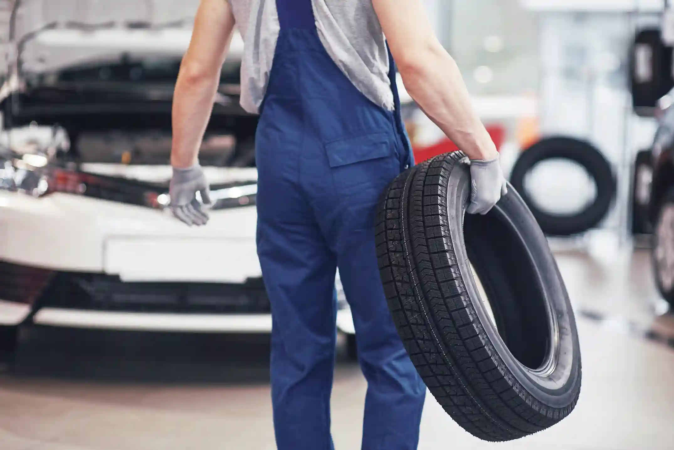 Pro Penggunaan Ban Mobil Bekas